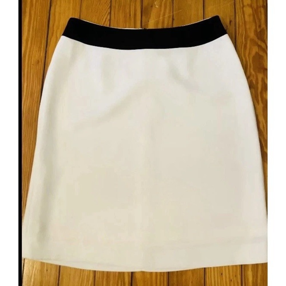 Le Suit Petite Skirt Size 4P White Pencil 100% POLYESTER Knee Length‎ career